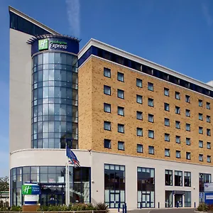 https://holiday-inn-express-london-newbury-park.cambridgehotelsuk.com